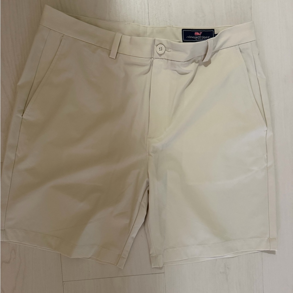 Vineyard Vines Men's Cream Stretch Performance breaker Shorts size 35